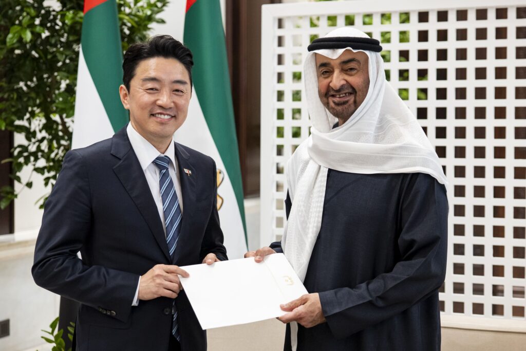 Mohamed bin Zayed and Seoul Envoy Discuss Expanding Strategic Cooperation - mohamed zayed